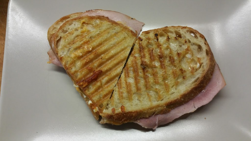 Sunny Joes Café | 250 Sorauren Ave, Toronto, ON M6R 1M1, Canada | Phone: (416) 539-9420