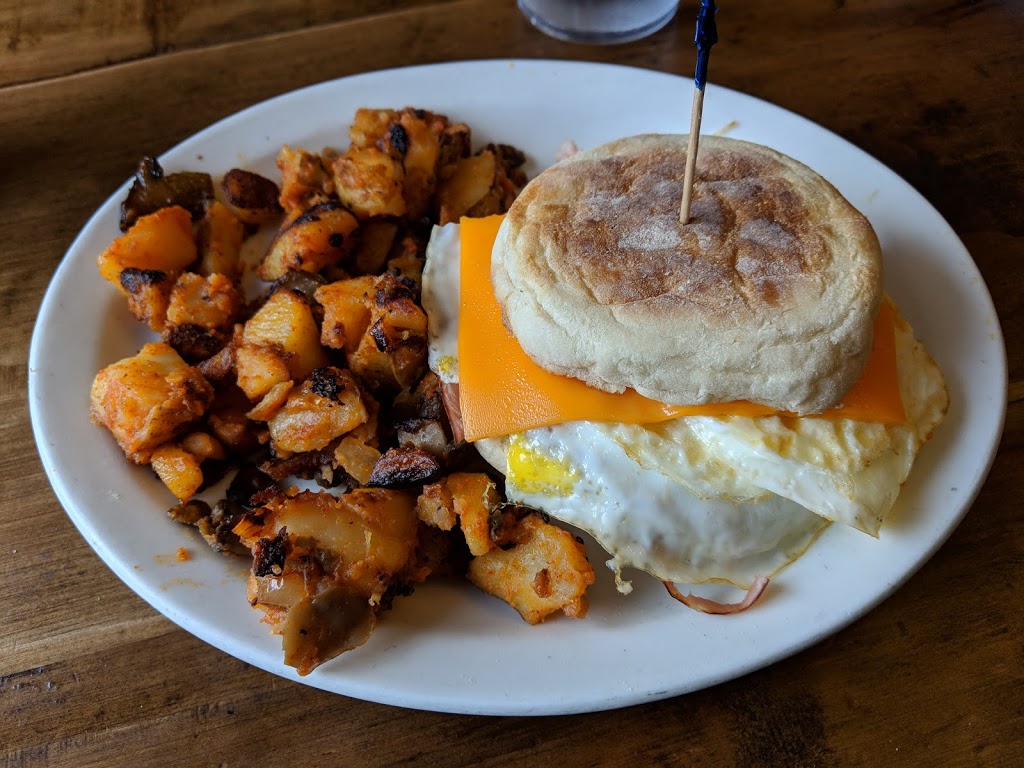 The Lighthouse Restaurant | 33 Bridge St, Picton, ON K0K 2T0, Canada | Phone: (613) 476-2186