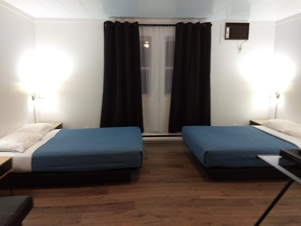 Motel Hibiscus | 9341 Boulevard Sainte-Anne, Sainte-Anne-de-Beaupré, QC G0A 3C0, Canada | Phone: (418) 702-1354