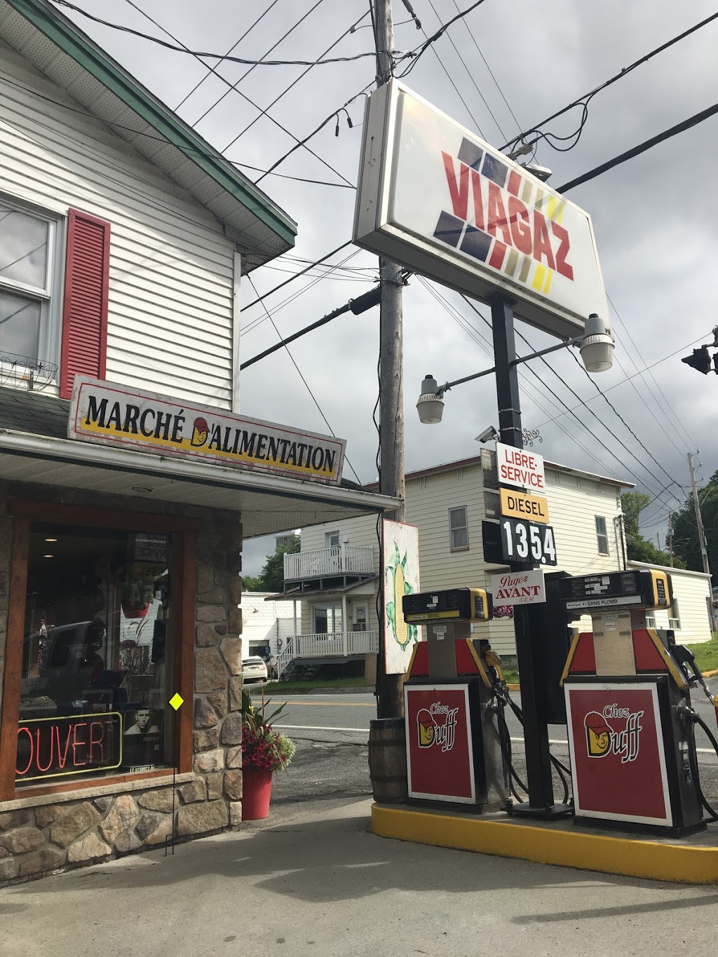 Marchand Général Chez Duff | 103 Rue Principale E, Sainte-Anne-de-la-Rochelle, QC J0E 2B0, Canada | Phone: (450) 539-2862