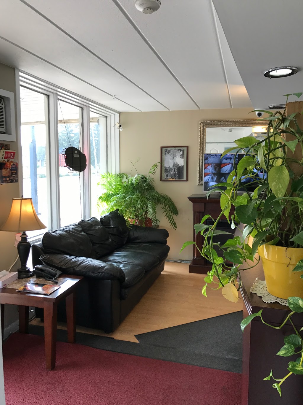 Motel Bellefeuille Inc. | 2070 Rue Bellefeuille, Trois-Rivières, QC G9A 2T6, Canada | Phone: (819) 376-7421