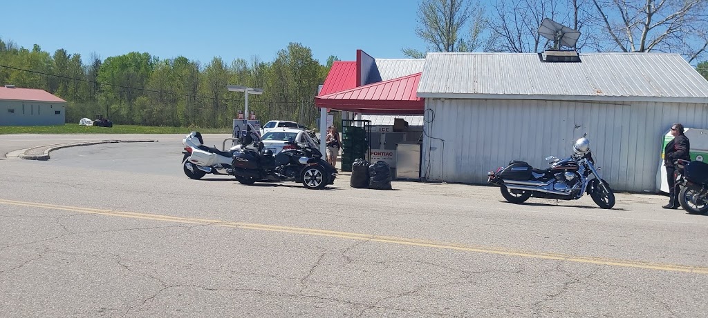 Esso | 462 Chenaux Rd, Foresters Falls, ON K0J 1V0, Canada | Phone: (613) 432-9053