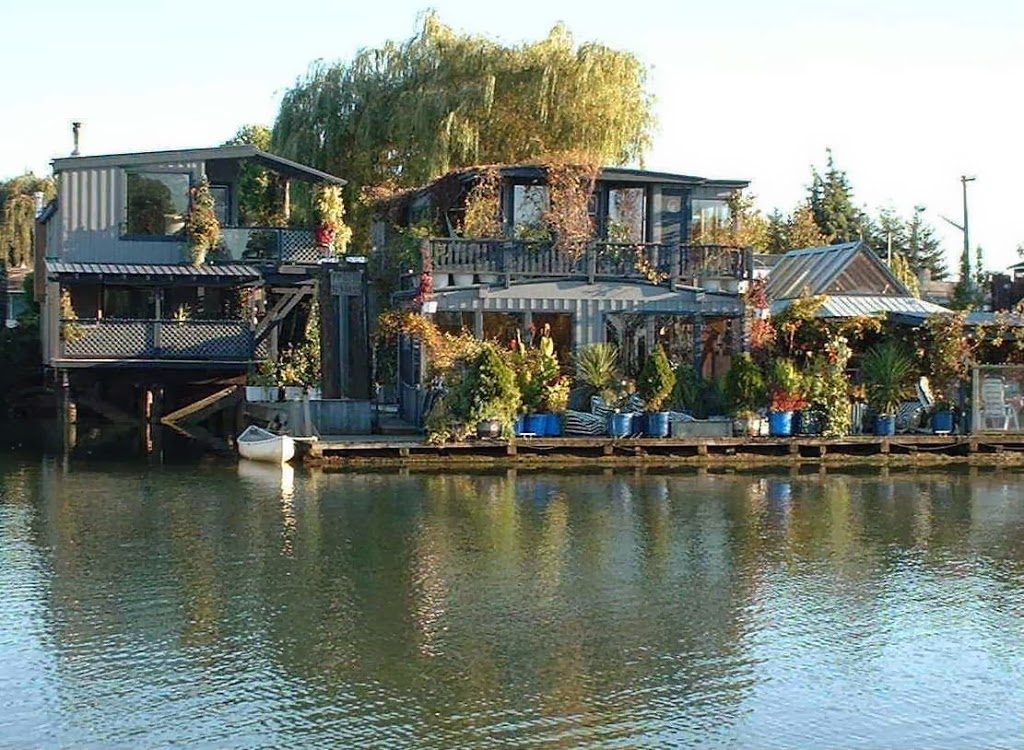 Duck Inn | 4349 River Rd W, Delta, BC V4K 1R9, Canada | Phone: (604) 946-7521