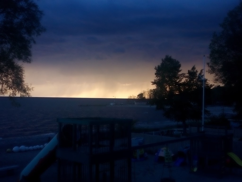 Sunport Beach Resort & Motel | 24 Tiny Beaches Rd S, Tiny, ON L0L 2J0, Canada | Phone: (705) 361-1617