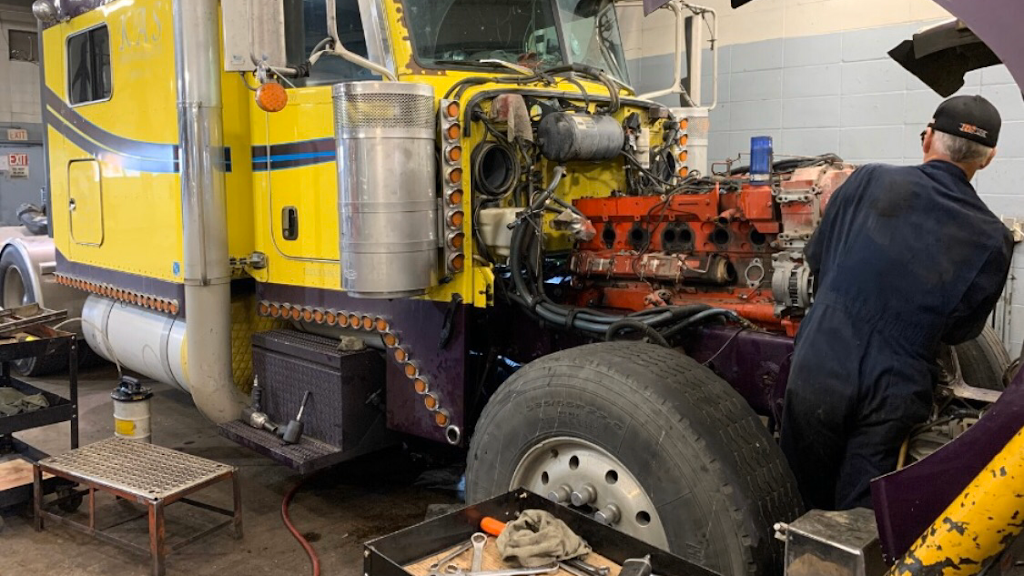 G B Truck & Diesel | 16808 113 Ave NW, Edmonton, AB T5M 2X3, Canada | Phone: (780) 483-8314