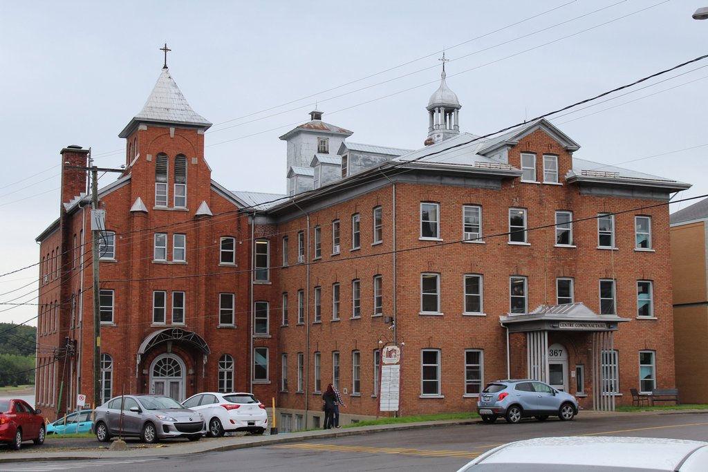 Centre Communautaire De Charlevoix | 367 Rue St Étienne, La Malbaie, QC G5A 1M3, Canada | Phone: (418) 665-7444