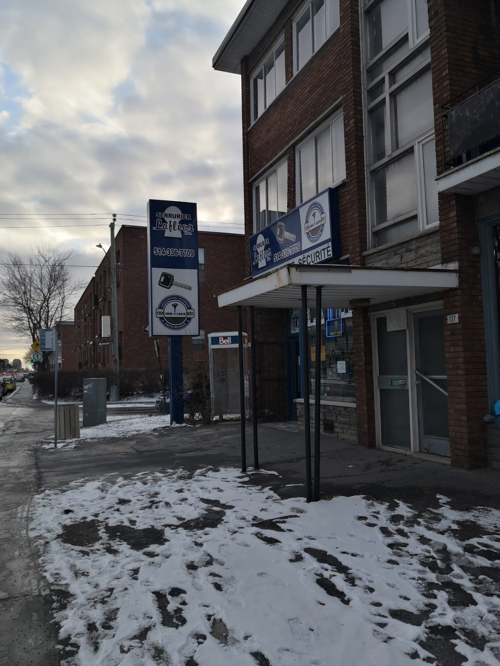 Serrurier r. Lafleur Inc. | 145 Boul Henri-Bourassa O, Montréal, QC H3L 1M9, Canada | Phone: (514) 336-7709