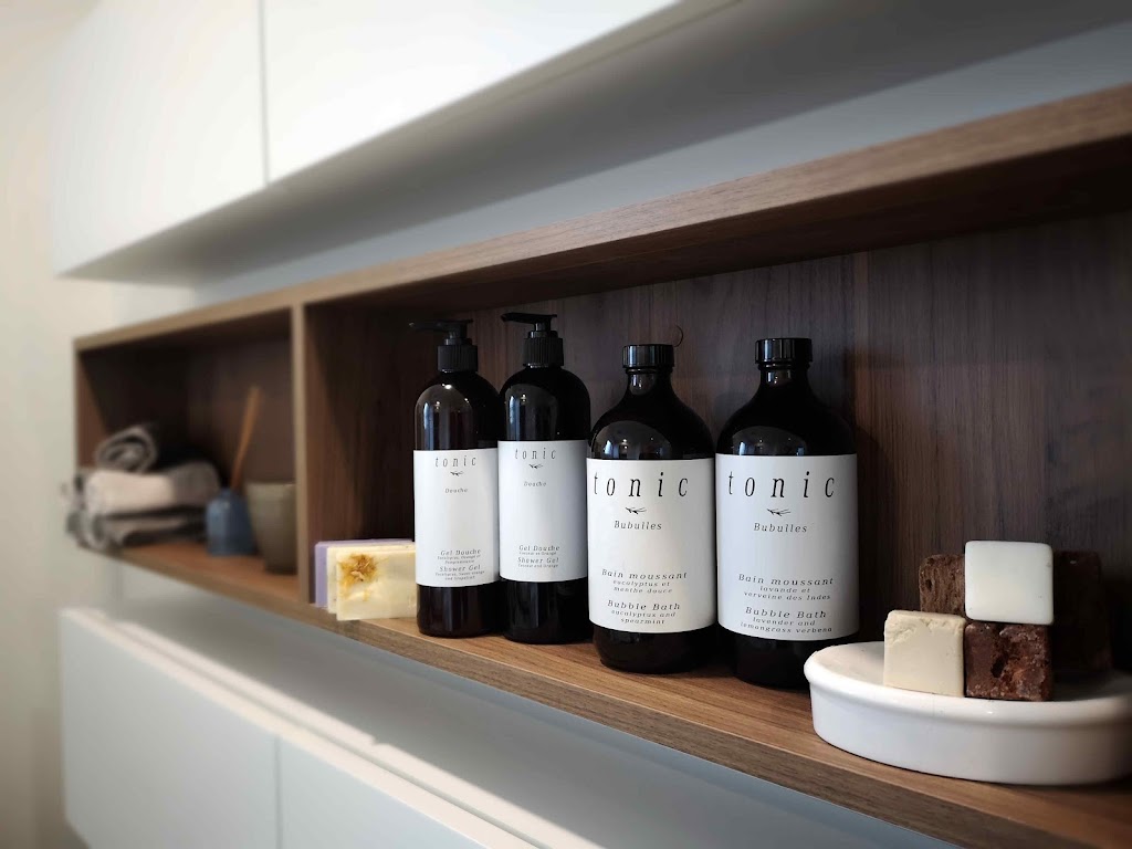 Coiffure La Nuque Inc | 2770 Bd de la Concorde E, Laval, QC H7E 2B4, Canada | Phone: (450) 669-1588