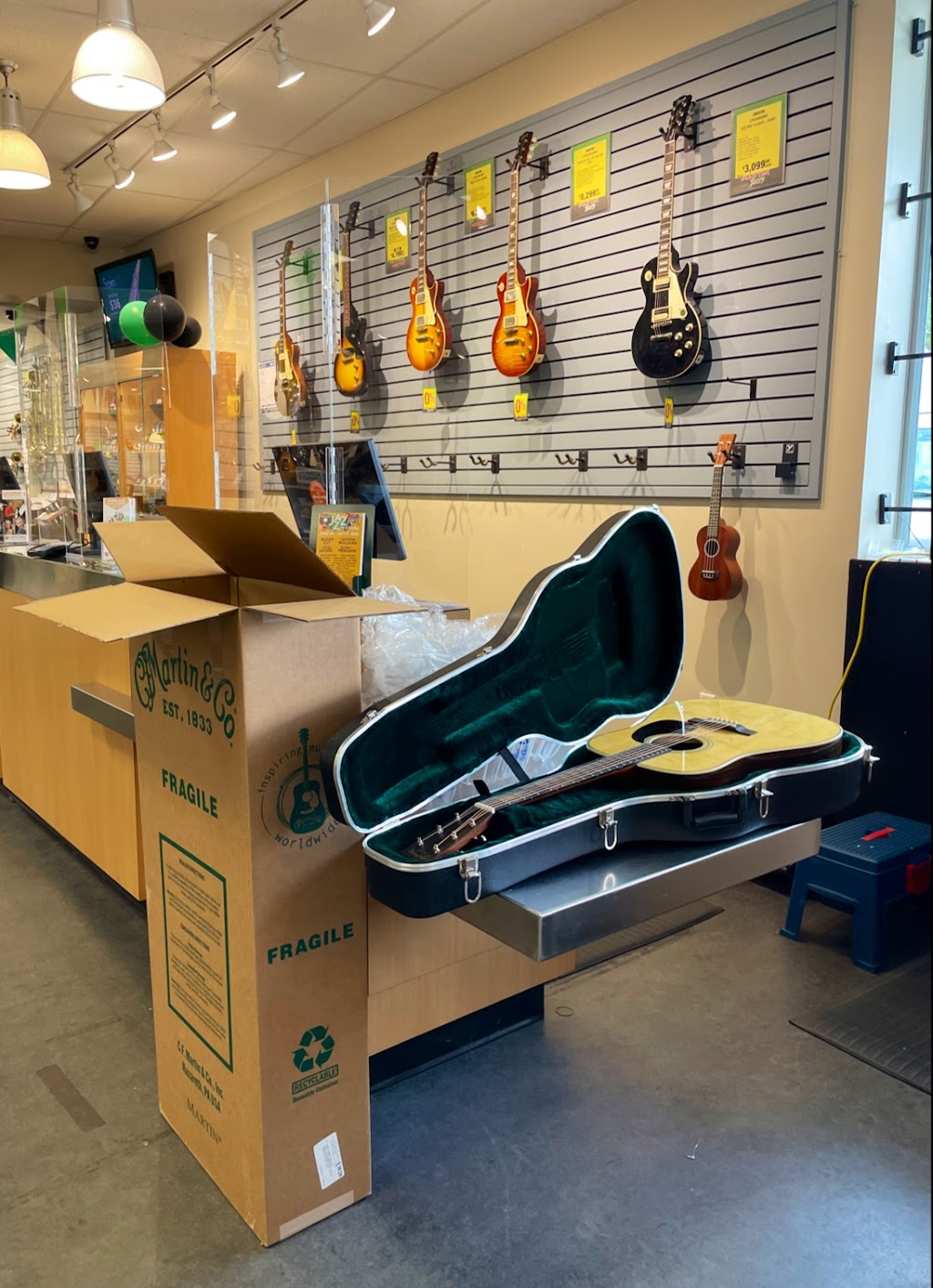 Long & McQuade Musical Instruments | 2506 Clearbrook Rd, Abbotsford, BC V2T 2Y2, Canada | Phone: (604) 556-3838