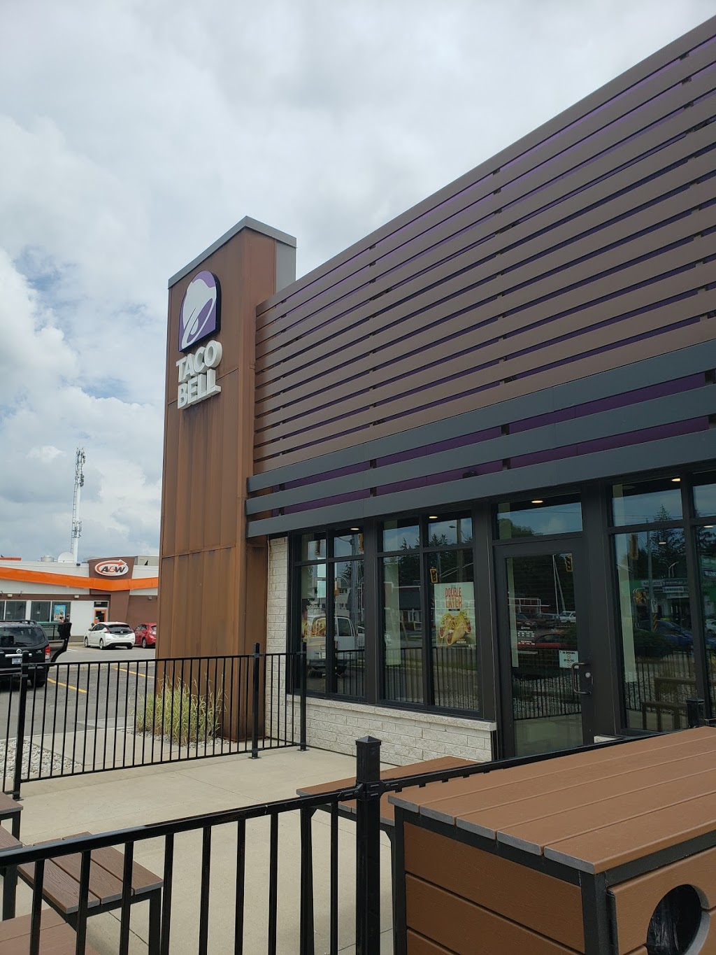 Taco Bell | 68 King George Rd, Brantford, ON N5W 3C1, Canada | Phone: (519) 753-1696