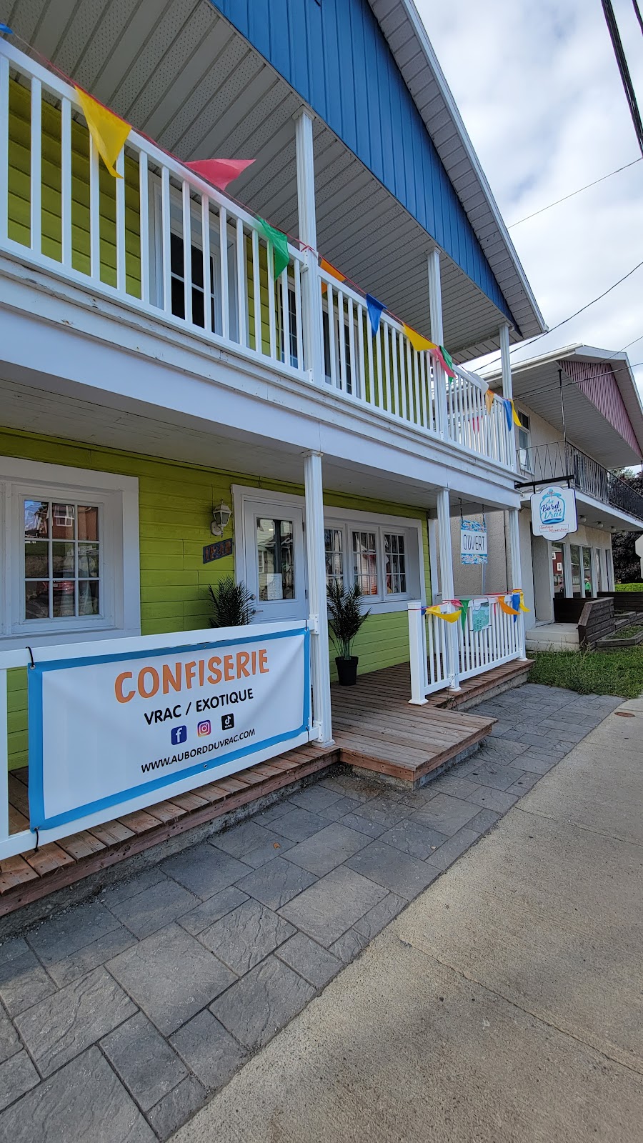 Confiserie des Basques | 121 Rue Notre Dame E, Trois-Pistoles, QC G0L 4K0, Canada | Phone: (514) 245-8564