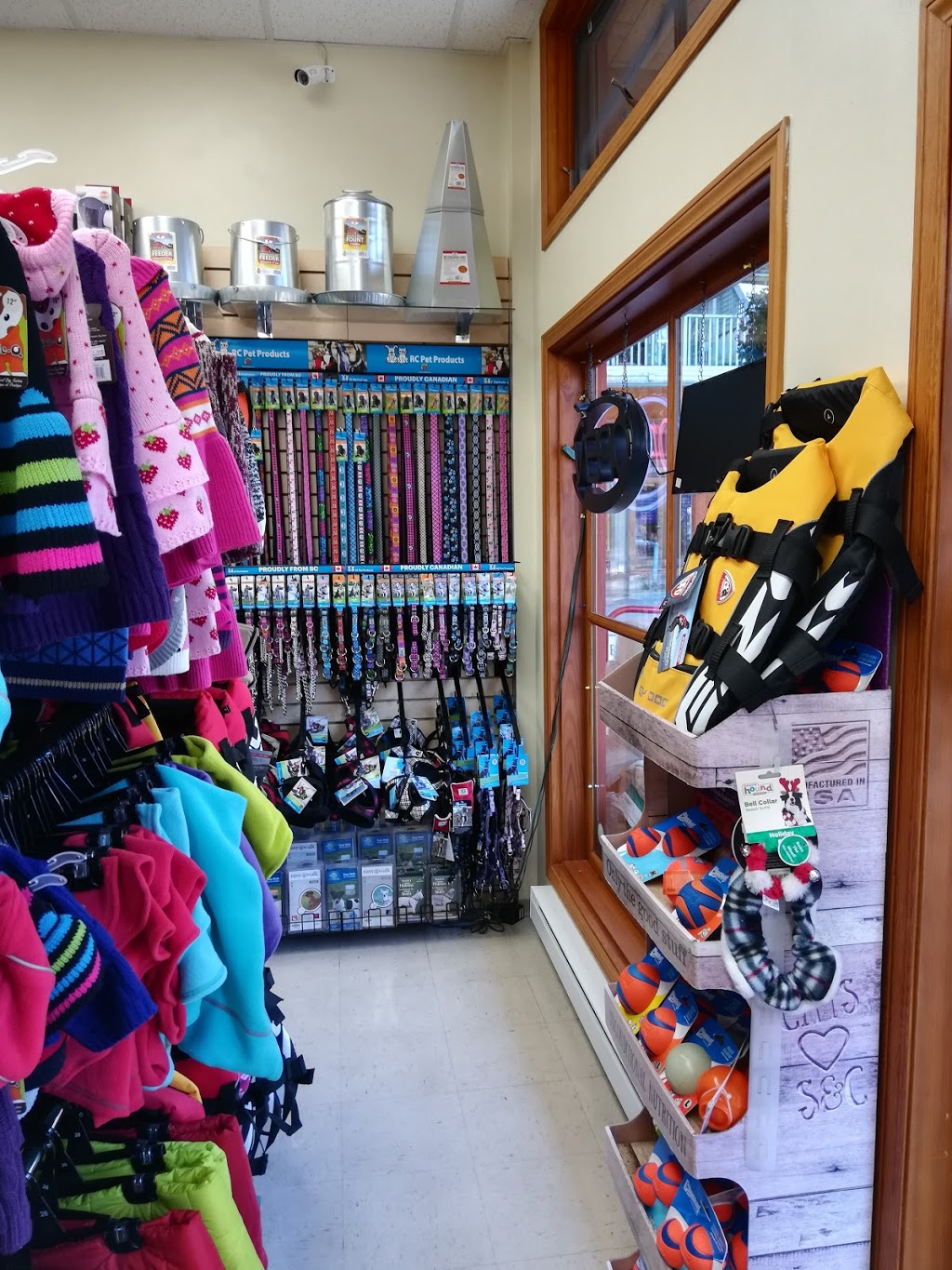 Bowen Pet Supply | 992 Dorman Rd #205, Bowen Island, BC V0N 1G1, Canada | Phone: (778) 873-3125
