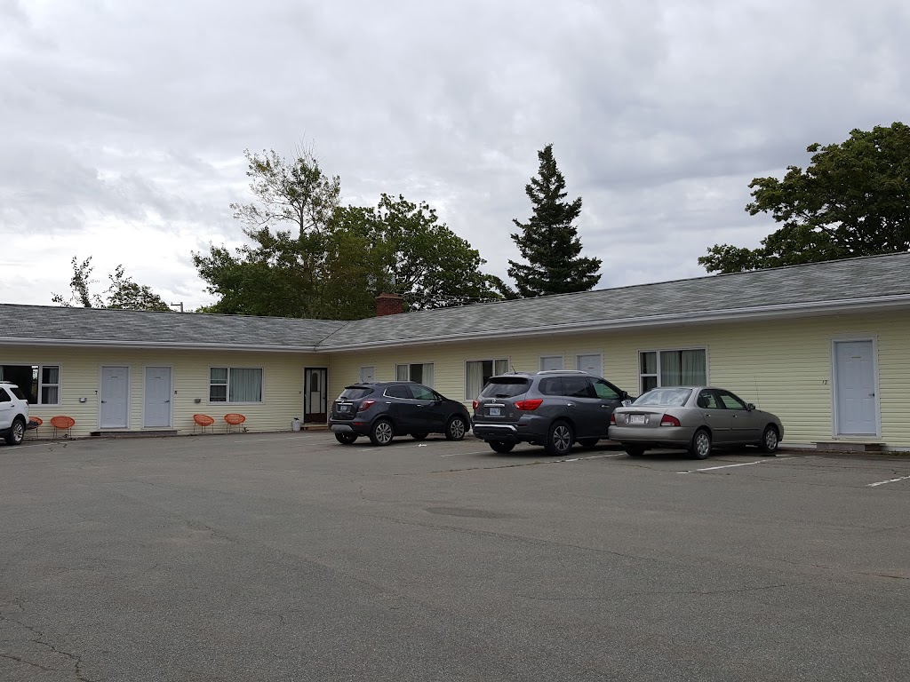 Bakers Lighthouse Motel | 802 Water St, Summerside, PE C1N 4J6, Canada | Phone: (902) 436-2992