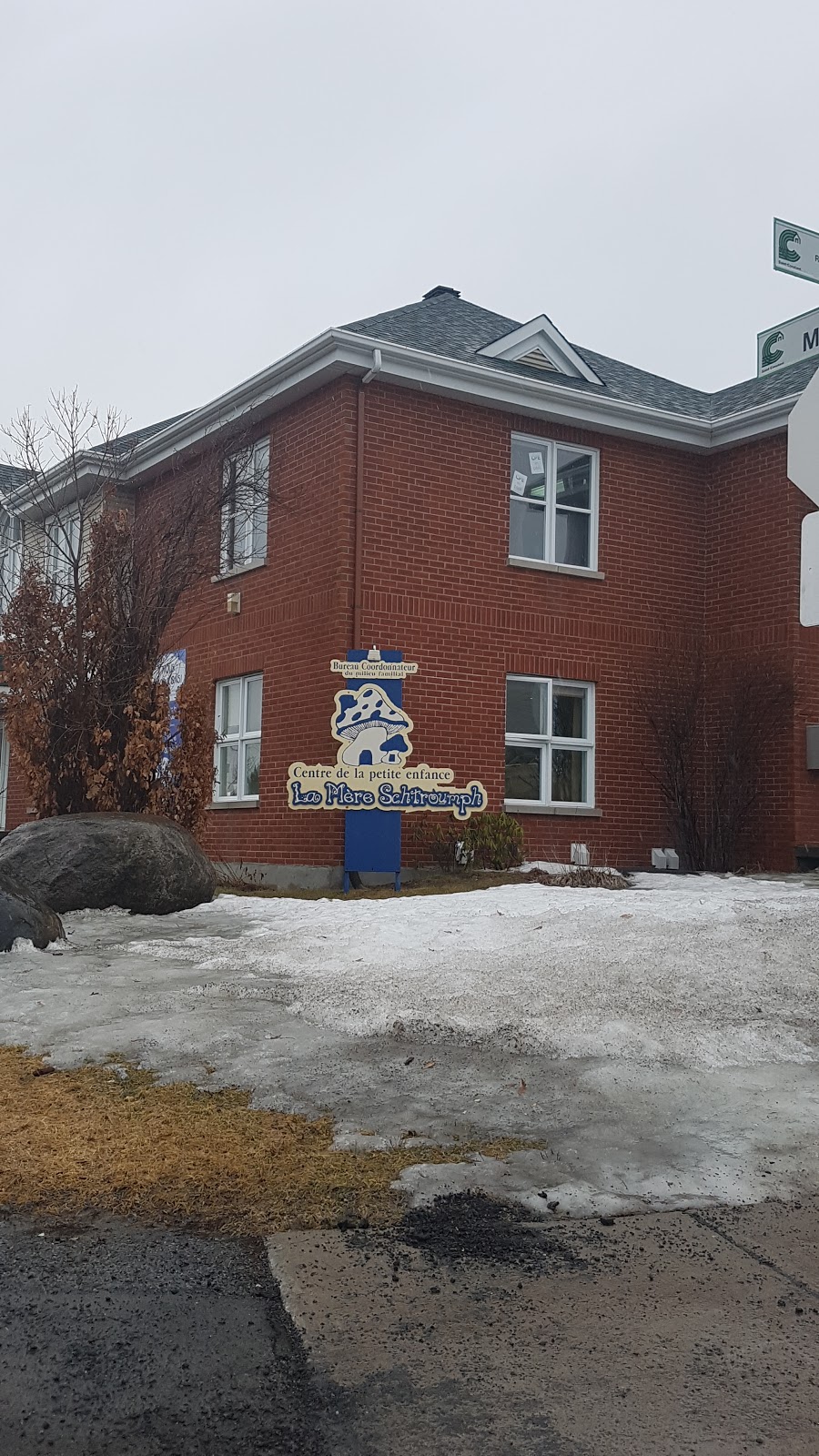 CPE La Mere Schtroumph | 235 Bd Monchamp, Saint-Constant, QC J5A 2R6, Canada | Phone: (450) 635-3739