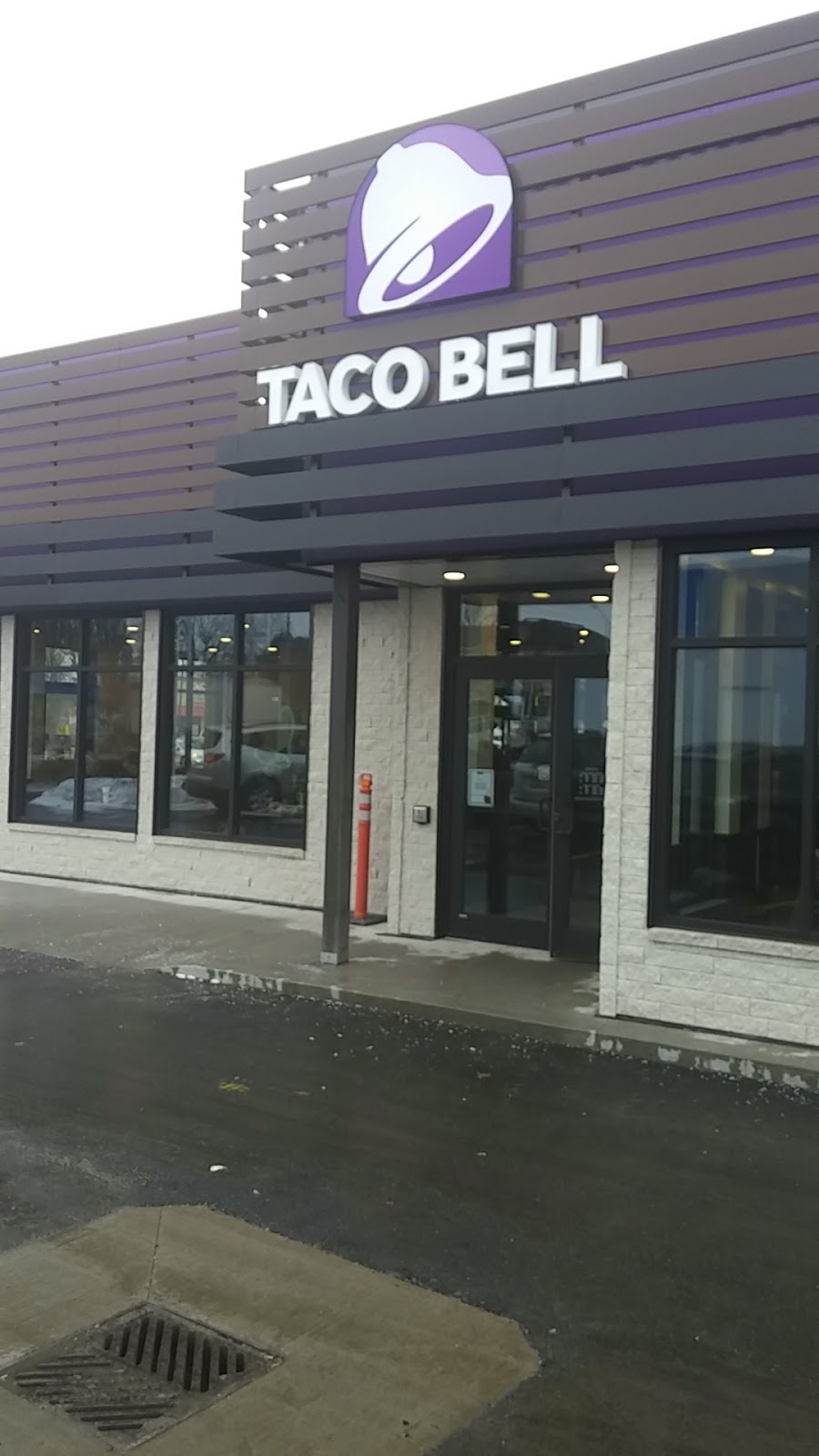 Taco Bell | 950 Talbot St, St Thomas, ON N5W 3C1, Canada | Phone: (519) 633-3370