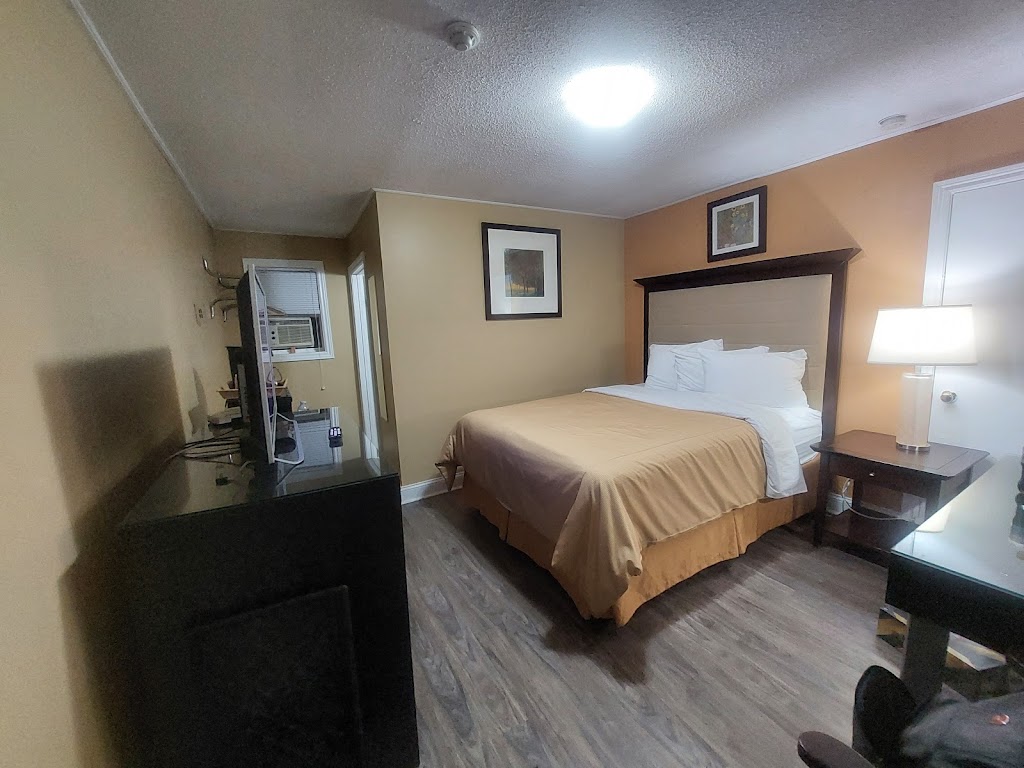 Travellers Inn | 1044 Pembroke St E, Pembroke, ON K8A 8K6, Canada | Phone: (613) 732-9901