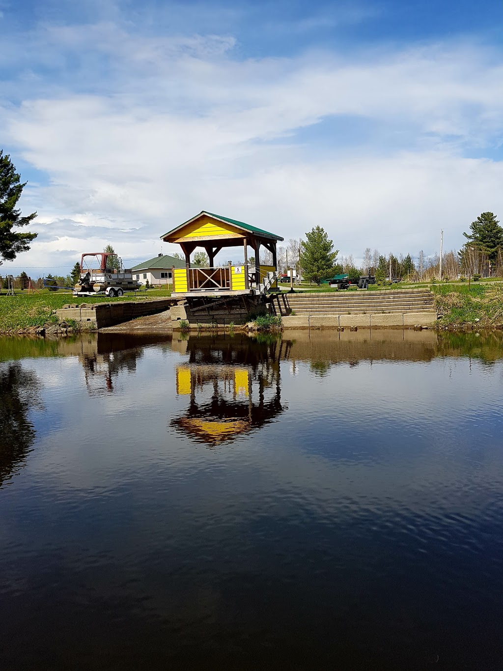 Camping Des Pins | 379 Boulevard Kingsey, Kingsey Falls, QC J0A 1B0, Canada | Phone: (819) 839-2648