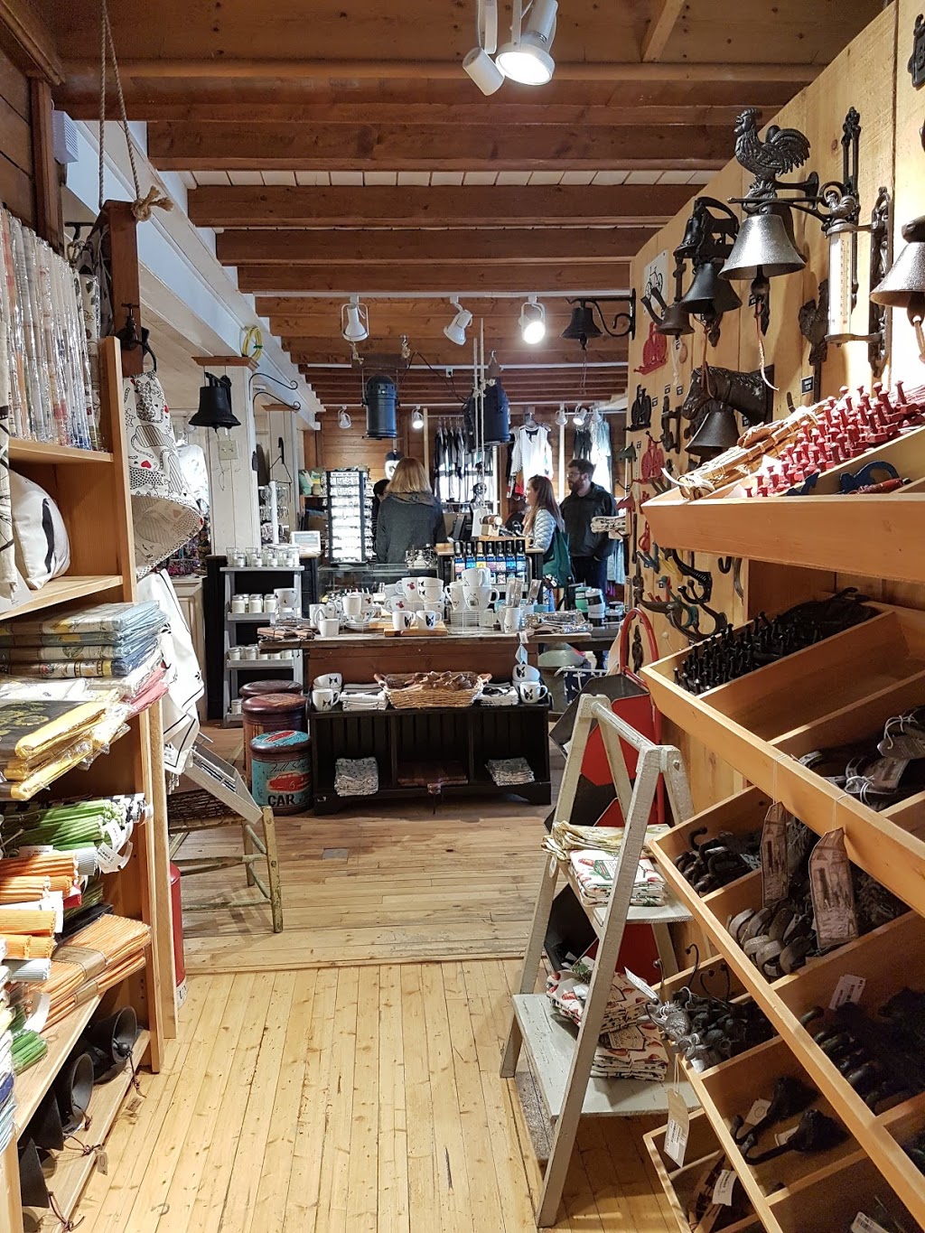 Café Boutique La Maison Smith | 8700 Chemin Royal, Sainte-Pétronille, QC G0A 4C0, Canada | Phone: (418) 828-0598