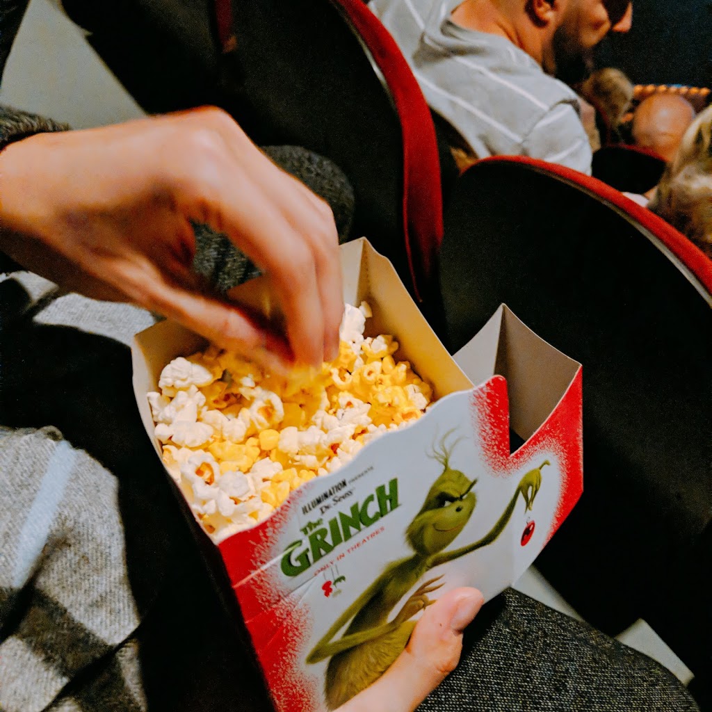 Oakville Entertainment Centrum | 2075 Winston Park Dr, Oakville, ON L6H 6P5, Canada