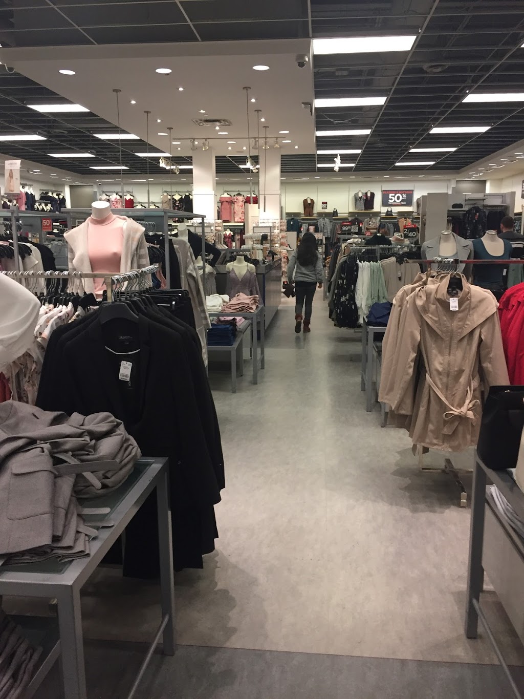 LE CHÂTEAU | 1 Bass Pro Mills Dr #705, Concord, ON L4K 5W4, Canada | Phone: (905) 761-7826