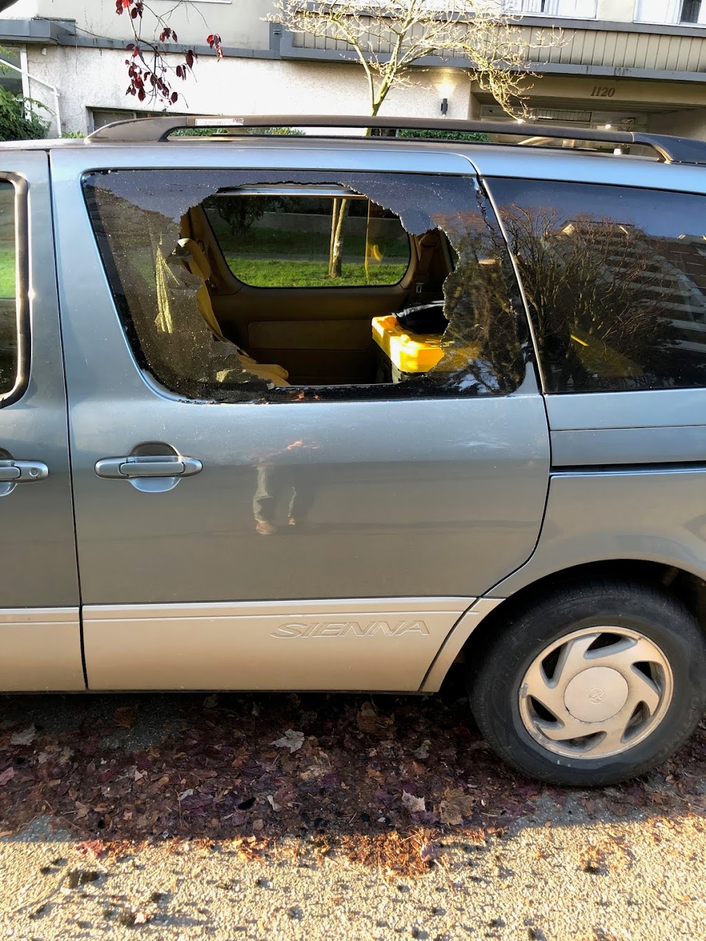 BERMUDA AUTO GLASS LTD. | 799 Kingsway, Vancouver, BC V5V 3C2, Canada | Phone: (778) 379-6255