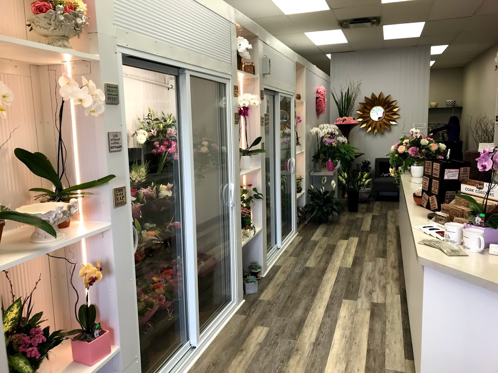 Alanas Flowers & Gifts | 1125 Bloor St Unit 13, Mississauga, ON L4Y 2N4, Canada | Phone: (905) 232-6363