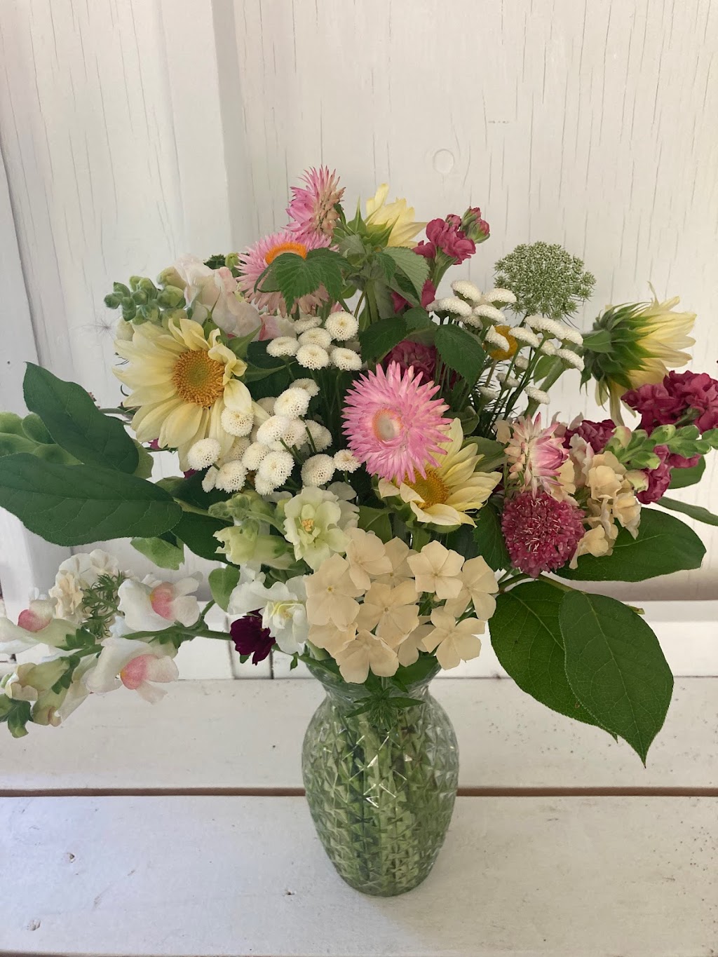 Dirty Girl Flowers | 7682 Armstrong Rd, Merville, BC V0R 2M0, Canada | Phone: (250) 218-4625