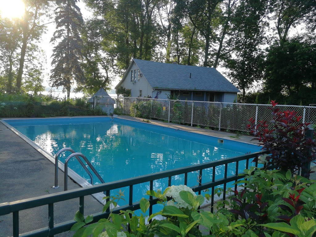 Motel Le Charentais | 13325 QC-132, Sorel-Tracy (Québec), QC J3R 0K6, Canada | Phone: (450) 746-5650
