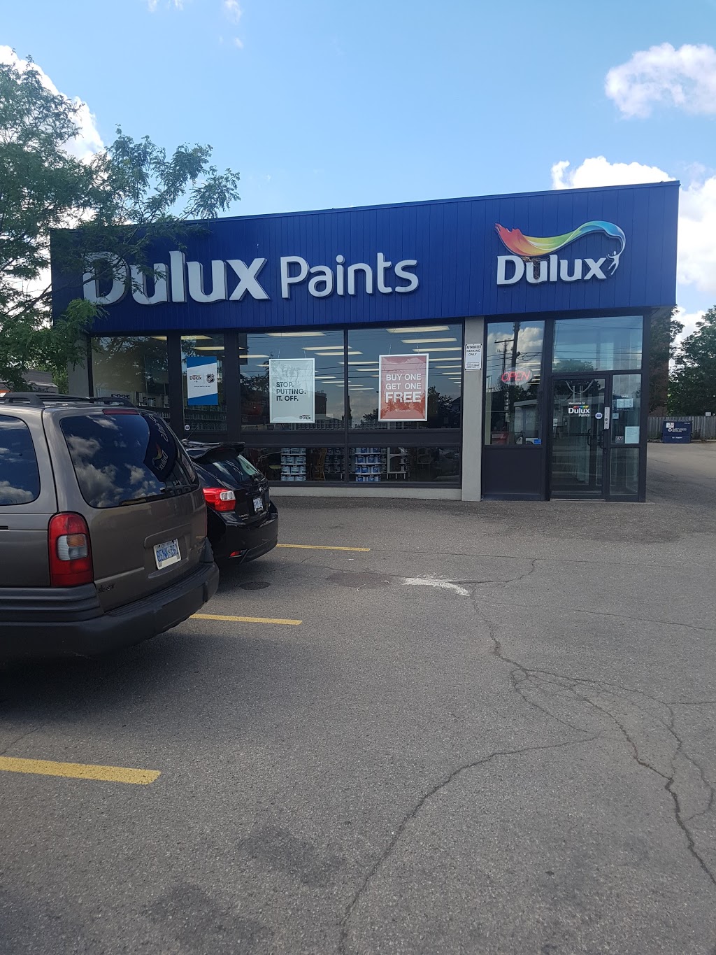 Dulux Paints | 720 Queenston Rd, Hamilton, ON L8G 1A2, Canada | Phone: (905) 578-1801