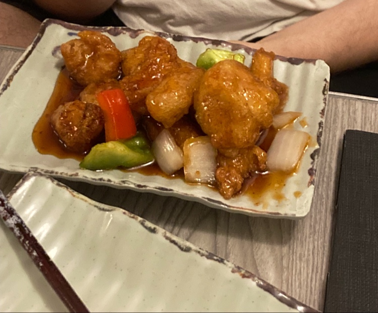 Sushi Sakura | 3400 Chem. des Quatre-Bourgeois, Québec, QC G1W 2L3, Canada | Phone: (581) 981-8008