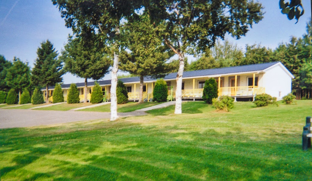 Motel Chalet A Dufour Enr | 414 Chemin de la Baleine RR 1, La Baleine, QC G0A 2A0, Canada | Phone: (418) 438-2314