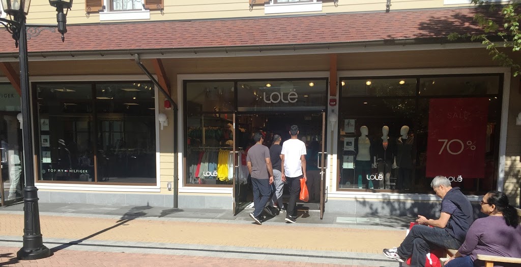 Lolë | 7899 Templeton Station Rd, Richmond, BC V7B 0B7, Canada | Phone: (604) 273-1244
