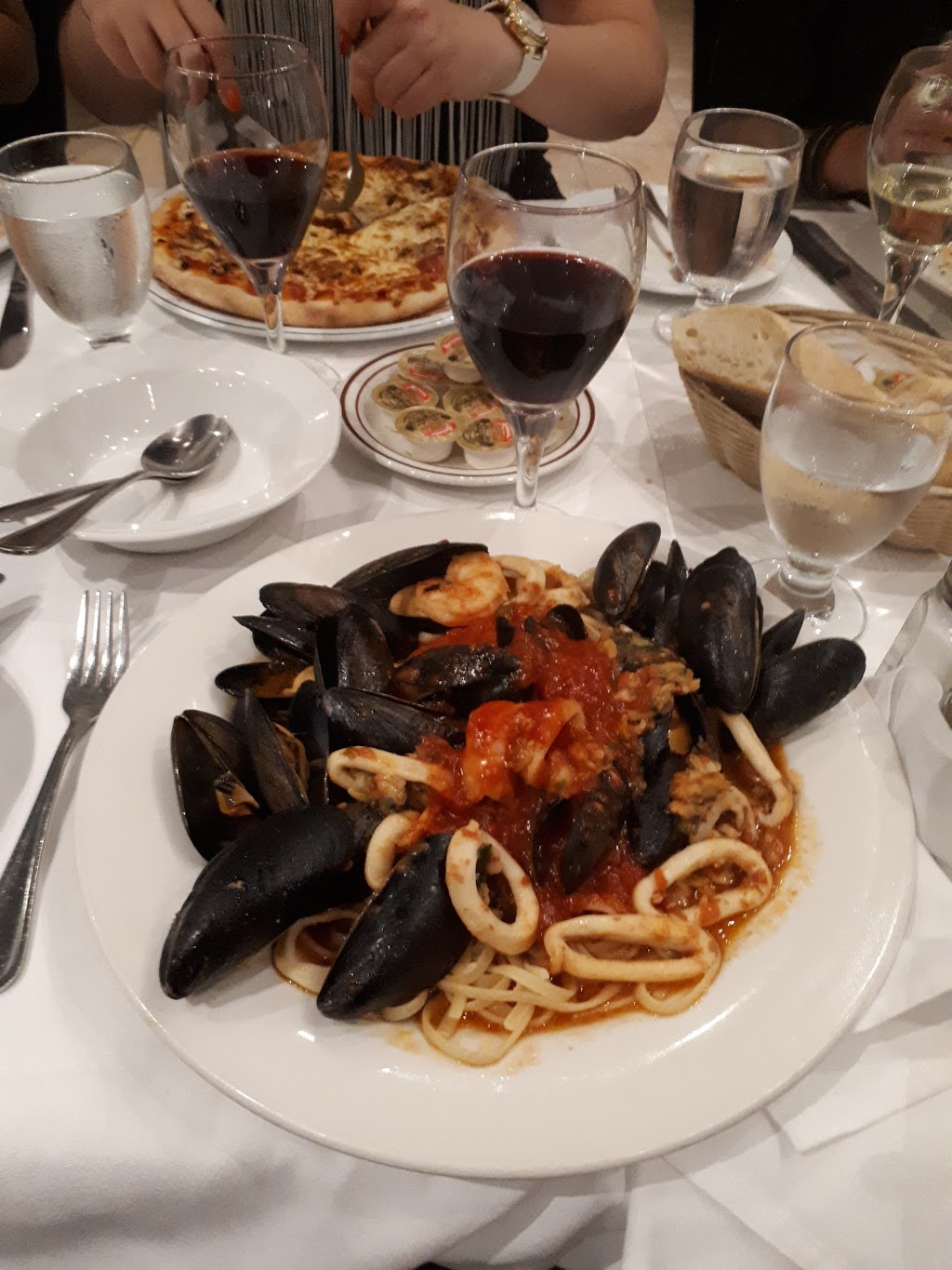 Restaurant Fresco | 1A2, 6040 Boulevard des Grandes-Prairies, St. Leonard, QC H1P 1A2, Canada | Phone: (514) 329-1904
