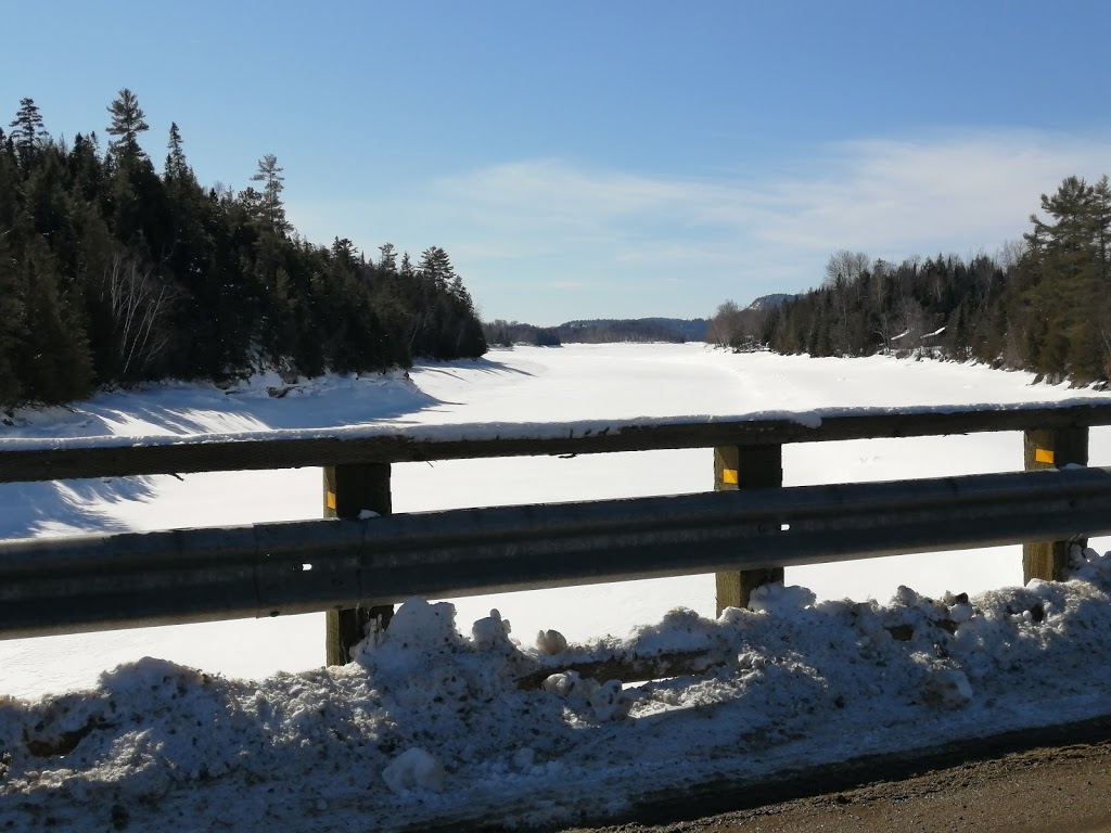 Pourvoirie Laurentides Chalets chez Gaston | 61 CH Du Lac Du Cerf, Notre-Dame-de-Pontmain, QC J0W 1S0, Canada | Phone: (819) 597-2460