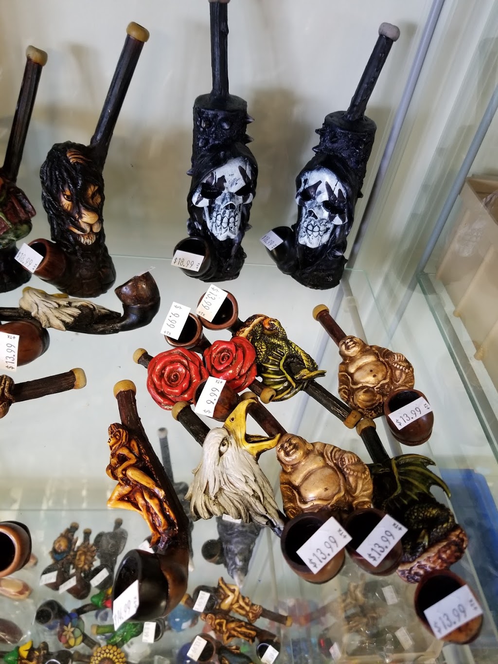 Lincoln Variety Convenience Store & Bong Center | 90 Weber St N, Waterloo, ON N2J 3G8, Canada | Phone: (519) 885-6470