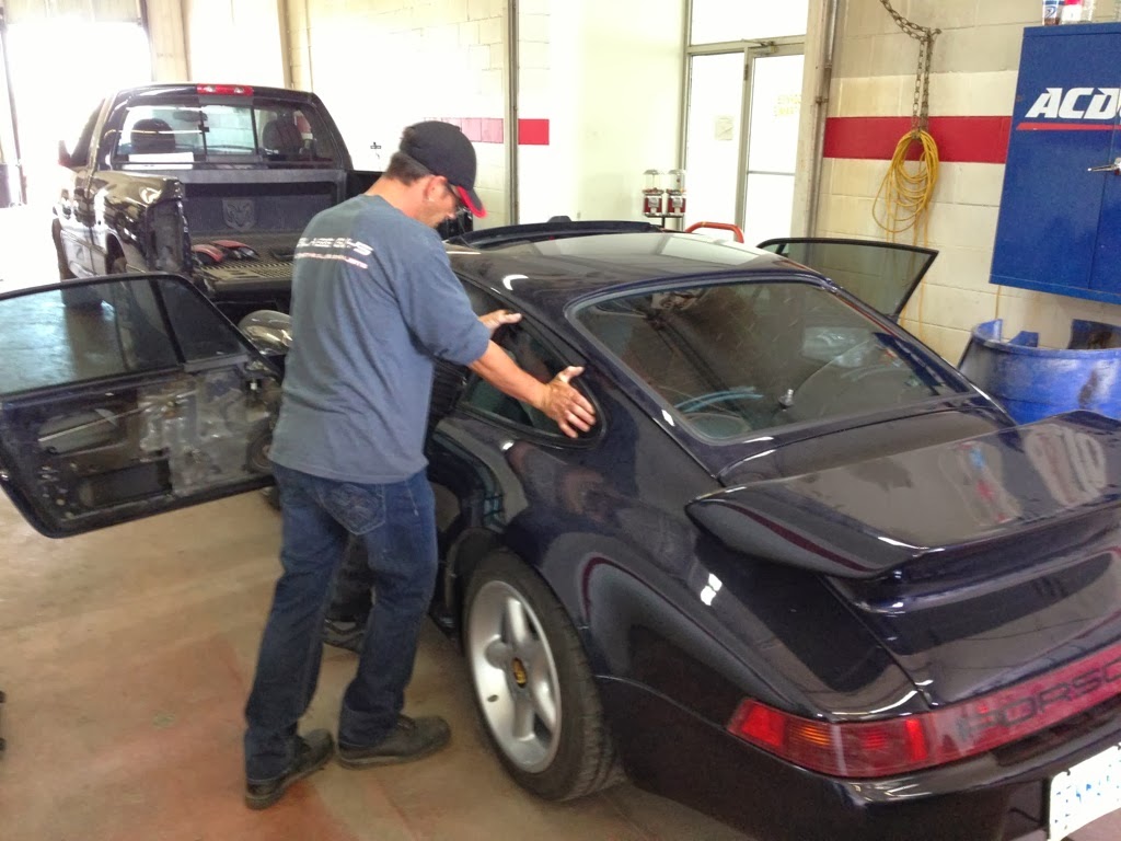 Glass Guys Services Inc. | 1537 Michael St, Ottawa, ON K1B 3T3, Canada | Phone: (613) 724-1756