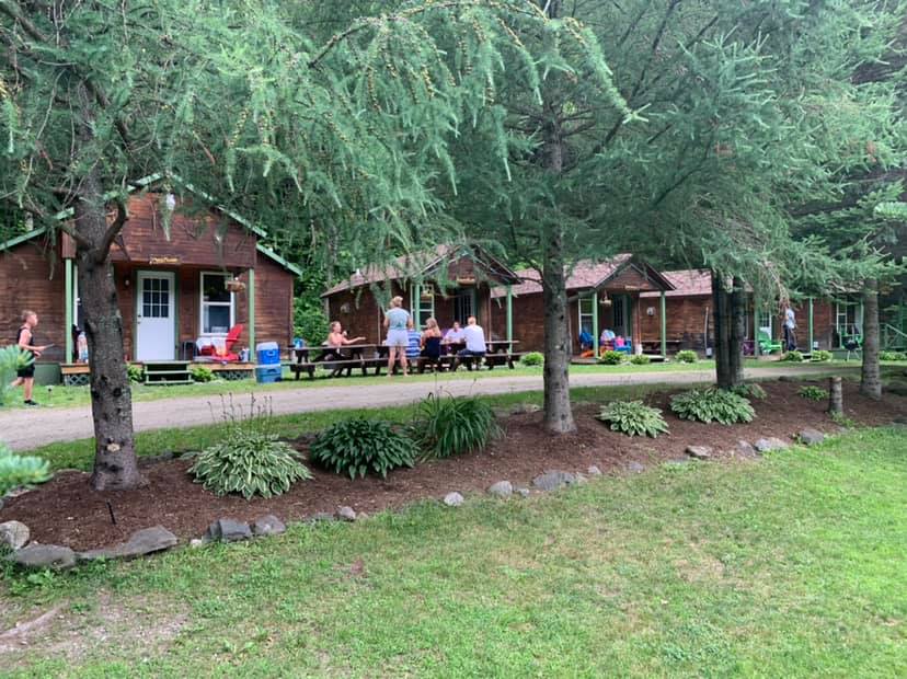 Pine Crest Motel & Cabins | 1288 Barton Orleans Rd, Barton, VT 05822, USA | Phone: (802) 525-3472