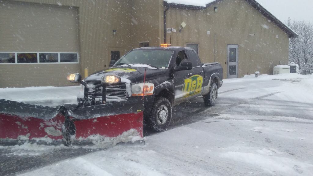 D&B Property Maintenance | 934 Bayshore Dr, Bath, ON K0H 1G0, Canada | Phone: (613) 484-9615
