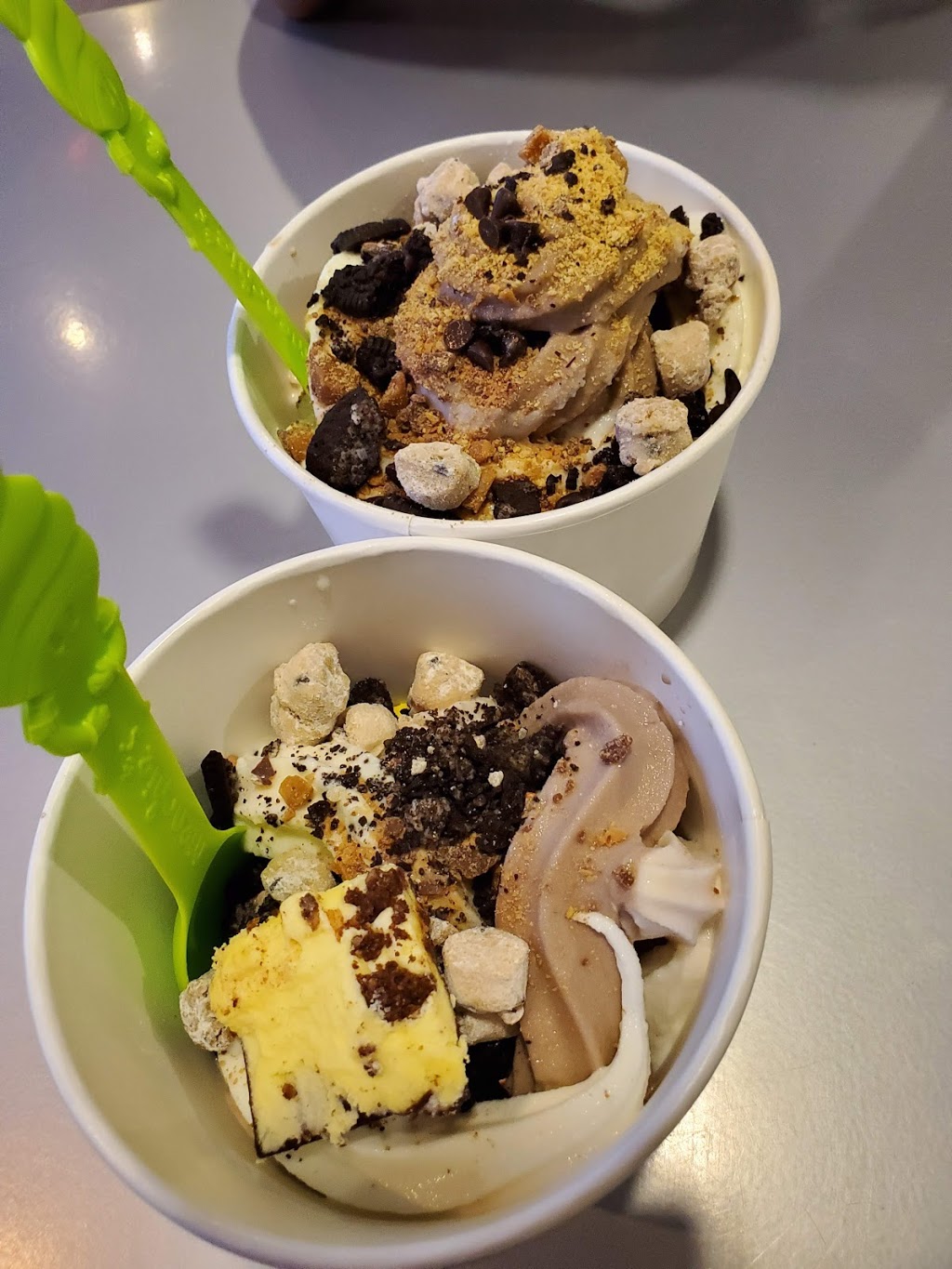 Menchies Oak Ridges | 13390 Yonge St #7, Richmond Hill, ON L4E 2P6, Canada | Phone: (905) 773-9866