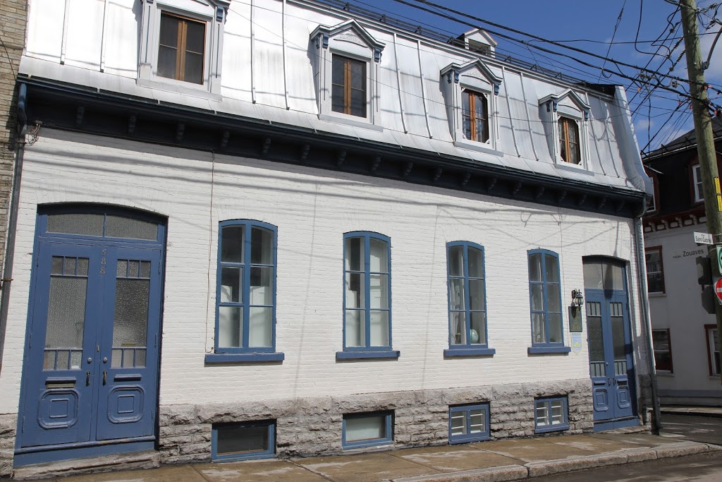 Au Croissant de Lune | 594 Rue Saint-Gabriel, Québec, QC G1R 1W3, Canada | Phone: (418) 523-9946