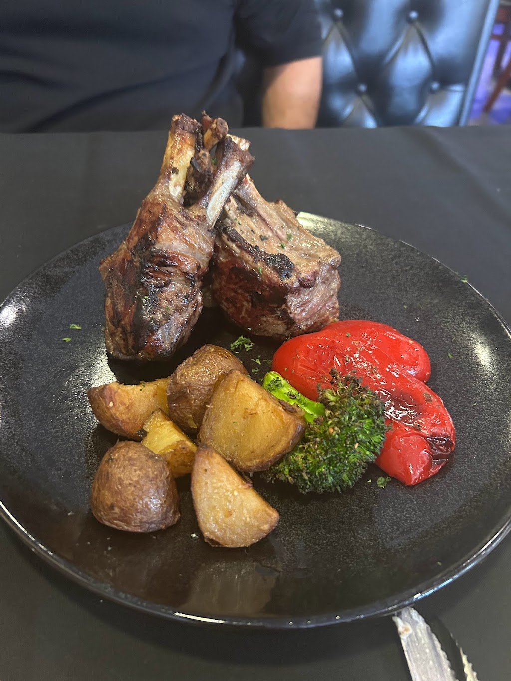 Restaurant Di Menna | 6313 Rue Jarry E, Saint-Léonard, QC H1P 1W1, Canada | Phone: (514) 326-4200