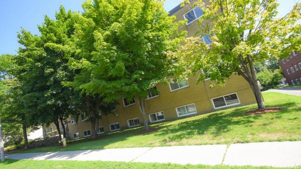 621 Cummings Avenue Apartments | 621 Cummings Ave, Ottawa, ON K1K 2K6, Canada | Phone: (833) 462-4893