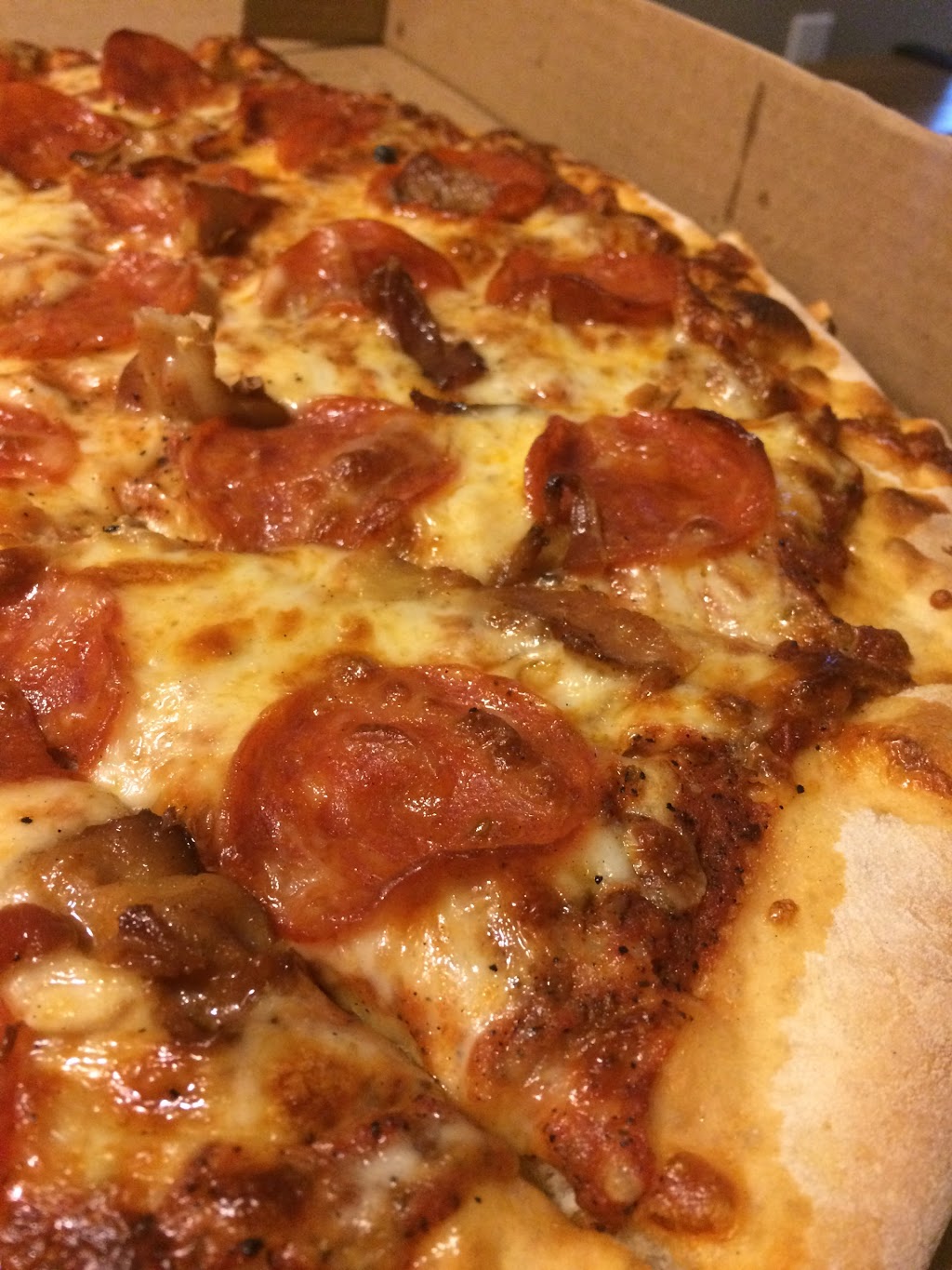 Muldoons Pizza | 925 Wonderland Rd S, London, ON N6K 3R5, Canada | Phone: (519) 471-0607