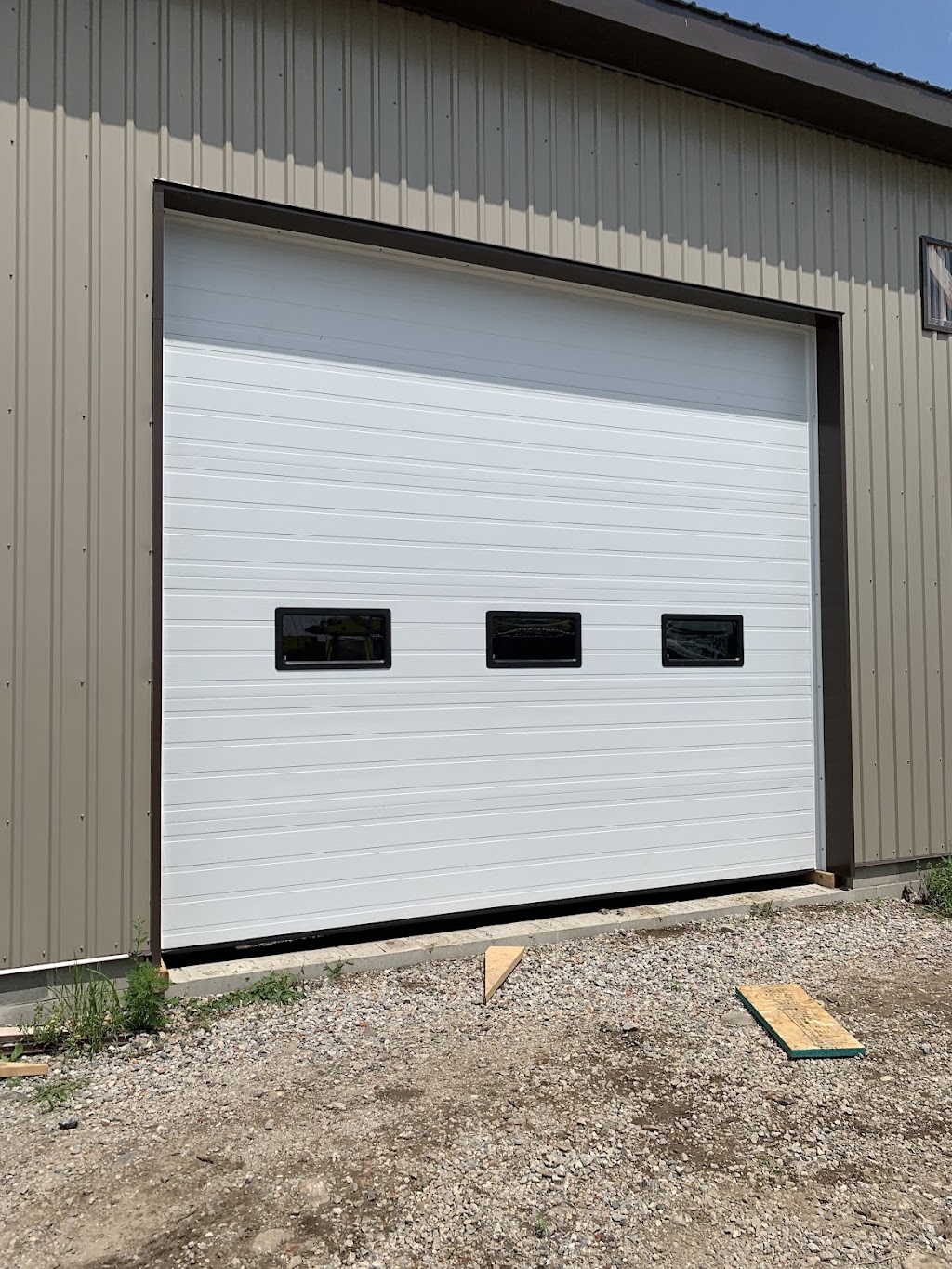 Schneideroverheaddoor | 224 Superior St, Stayner, ON L0M 1S0, Canada | Phone: (705) 391-6570