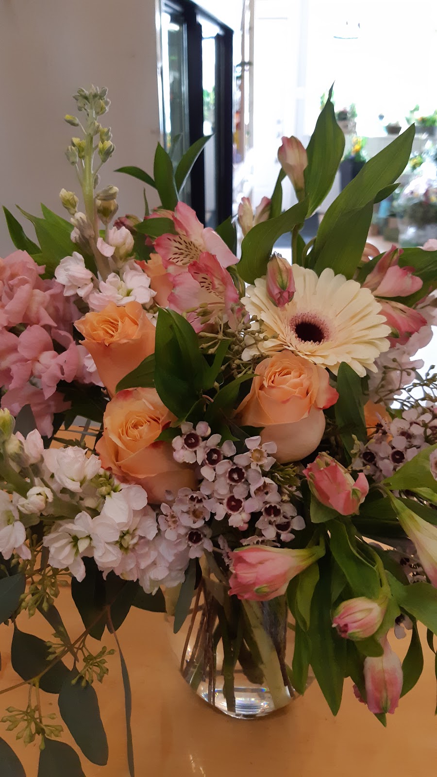 Kelly Greens Flower & Gift Shop | 20 Grand Ave S unit 101, Cambridge, ON N1S 2L4, Canada | Phone: (519) 621-5210