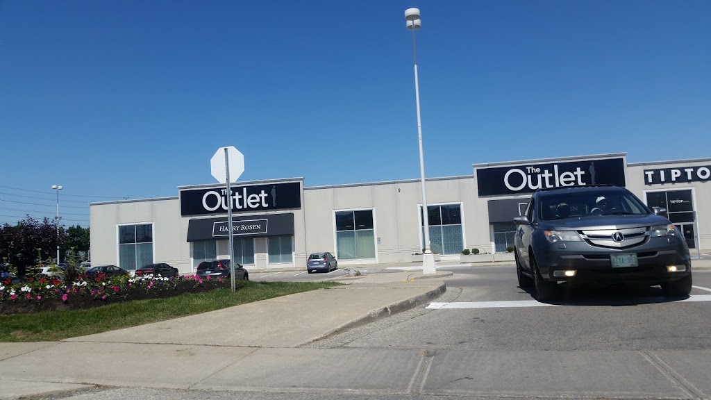 The Outlet by Harry Rosen | 788 Boyer Blvd, Mississauga, ON L5V 2Y1, Canada | Phone: (905) 890-3100