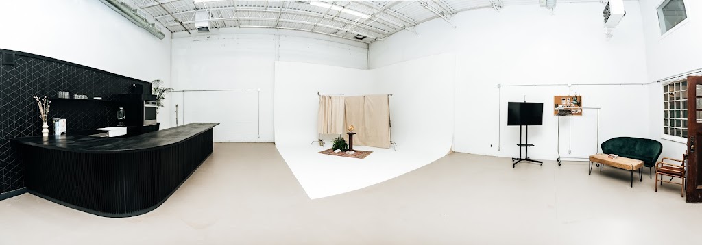 Studio Sophomore | 136 Geary Ave #213, Toronto, ON M6H 4H1, Canada | Phone: (647) 696-6660