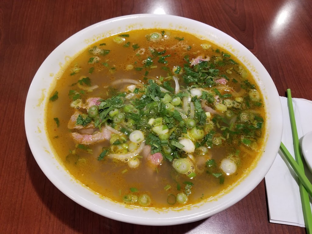 Pho V | 5269 Memorial Dr #13, Calgary, AB T2A 4V1, Canada | Phone: (403) 460-2005
