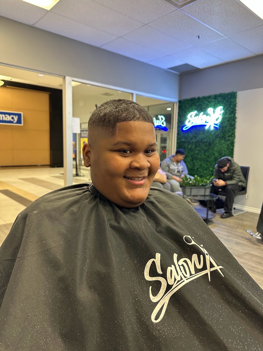 Salon 6 Unisex | 243 King St E, Bowmanville, ON L1C 5C4, Canada | Phone: (365) 836-0104