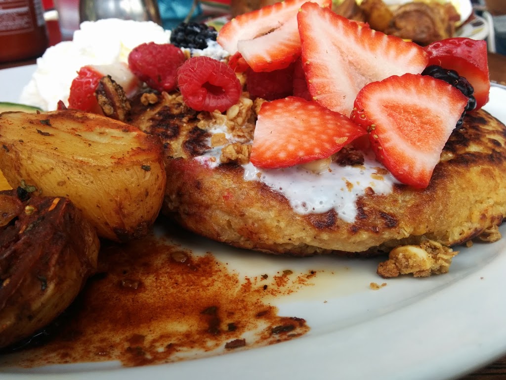 Mitzis Cafe | 100 Sorauren Ave, Toronto, ON M6R 2C9, Canada | Phone: (416) 588-1234